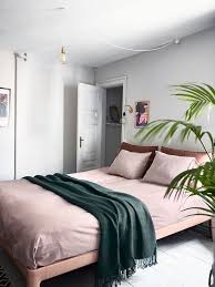 Yarkij Sovremennyj Interer V Starom Dome V Kopengagene Foto Idei Dizajn Pink Bedroom Decor Bedroom Green Home Decor Bedroom