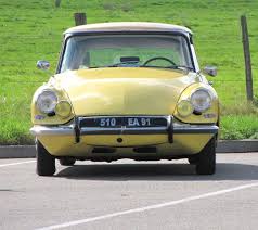 Epingle Par Patricia S Sur Memorable Cars Of The 50s 60s From Europe 2cv Citroen Citroen Ds Et Voiture