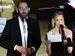 Скачивай и слушай семён слепаков семён слепаков и слепаков песня про парня на zvooq.online! Pocelui Hodchenkovoj I Slepakova Ekspress Gazeta