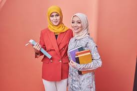 Nur amirah filzah badioezaman (lahir 2 april 1993) merupakan seorang pelakon, pengacara, model dan usahawan wanita malaysia. Mira Filzah Beauty With Brain Pernah Jadi Pelajar Cemerlang Spm Tahun 2010 Kongsi Tip Belajar Hijabista