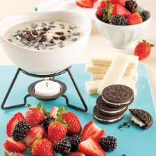 Fondue Au Chocolat Blanc Et Biscuits Oreo 5 Ingredients 15 Minutes In 2020 Fondue Food Oreo