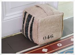 Le Cale Porte Cube 045 En Tissus Recycles Fait Main Et Numerote Ses Dimensions Sont De L 14 X L 14 X H 14 Cale Porte Boudin De Porte Boudin De Porte Couture