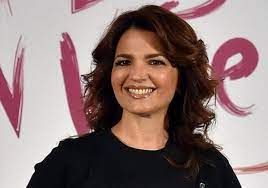 L'attrice è caduta a causa di una buca mentre passeggiava per roma e si è slogata una. Tosca D Aquino Davanti Alla Madonna Di Pompei Piango Di Gioia Famiglia Cristiana