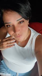 “Quiéreme en libertad, sin cadenas ni miedos, porque el amor verdadero  florece donde habita la paz.” ♥️ ®