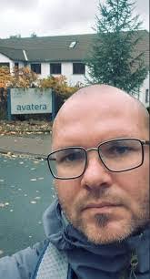 Linda Buth's Instagram, Twitter & Facebook