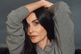 Demi Moore diz que filmar 'A Substância' desafiou seu ego