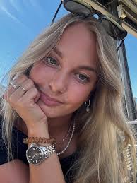 Where to find film extra roles