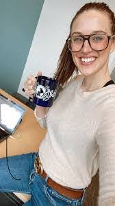 Sarah Hengel's Instagram, Twitter & Facebook