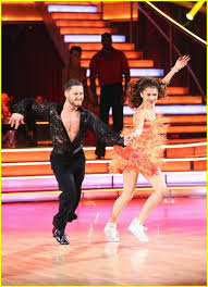 Zendaya and val dance freestyle with a bunch of kids in the dancing with the stars finals. Zendaya Val Jive Dance Off Wk7 Dwts 02 Zendaya And Val Chmerkovskiy Keep It Lively During The Jive Danc Dancing With The Stars Zendaya Dancing Zendaya And Val