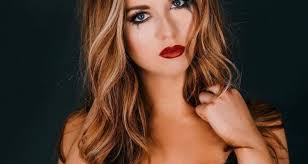 Caitlin Quisenberry releases a lovely debut single, entitled, “Blue”