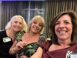 What a fantastic evening with beautiful high school friends! So much fun!! 