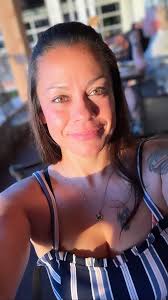 What's in the honey bee besides lavender and honey? Is it a blondie?