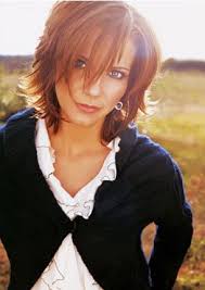 Martina Mcbride Short Layered Hairstyle Jpg 305 431 Pixels Medium Hair Styles Short Hair With Layers Hair Styles