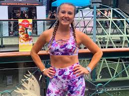 Following this rule, if you reduce your diet by 500 calories a day, you can expect to lose five pounds in five weeks. 5 Things I Learned When I Cut My Body Fat In Half In 6 Months But Kept My Muscle