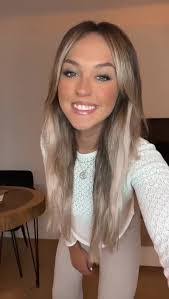 Stella Santos's Instagram, Twitter & Facebook