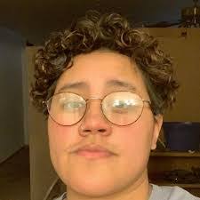 Elly Rae's Instagram, Twitter & Facebook