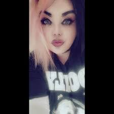 Vickie Reece's Instagram, Twitter & Facebook