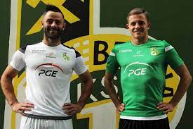 Właściwie wszędzie widać tu nowe budynki, zadbane tereny zielone oraz kapitalne osiedla i domki jednorodzinne. Stroje Na Nowy Sezon Gks Belchatow