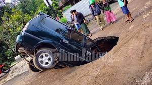 Persahabatan adalah hal tersulit untuk dijelaskan di dunia. Fakta Baru Mobil Kijang Nungging Masuk Lubang Di Wonosobo Viral Kata Perangkat Desa Tribun Jateng