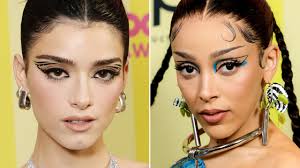 ¼ quarter teaspoon of dawn or joy dishwashing soap mixed with 1 cup of warm water. 2021 Billboard Music Awards Graphic Eye Makeup Is The Night S Biggest Beauty Trend Allure