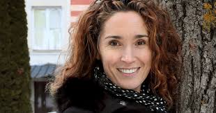 After high school, she attended a literary college (lycée fermat) in toulouse in 1995. Marie Sophie Lacarrau Qui Est Le Mari De La Nouvelle Presentatrice Du Jt De 13h De Tf1 Vonjour