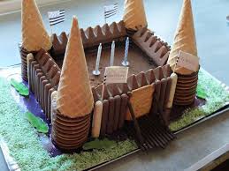 Gateau D Anniversaire Au Chocolat Theme Chateau Fort Et Chevalier Teatime Gourmand Gateau Anniversaire Chocolat Gateau Anniversaire Gateau Chateau Fort