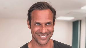 A tvi prepara o regresso em grande de josé carlos pereira, para que tudo corra o melhor possível daqui para a frente. Jose Carlos Pereira Faz Apelo Aos Fas Para Causa Solidaria