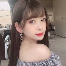 石井和輝 前髪 前髪カット 顔まわりカット グレージュ on instagram ナチュラルシースルー前髪 顔まわりの小顔効果upの おくれ毛もとても重要です 前髪を作る 整える上で 生え際のクセや毛流 骨格や顔のパーツに 合わせて１ミリ単位まで可愛くカット