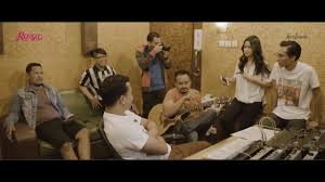 Sangat banyak daftar lagu daerah indonesia yang ada pada setiap provinsi. 12 Album Musik Indonesia Terbaik 2016 Versi Viki Kincir Com