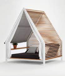 In einem selbst gebauten bett schläft es sich besonders schön! Gartenbett Mit Uberdachung Cottage Von Kettal Schoner Wohnen