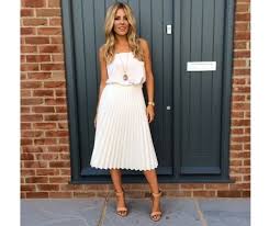 Black And White Pleated Skirt Outfit Mollie King Makes A Classy Case For Minimal Dressing Look Pleated Skirt Outfit White Pleated Skirt Skirt Outfits