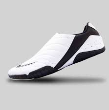 Black belt wiki is a free informational site focused on helping martial arts students to improve their existing skills, enhance their physical fitness, enjoy a potentially healthier lifestyle, explore new martial arts techniques and learn about different martial arts styles. Best Taekwondo Shoes In 2020 Great Shoes For Martial Arts