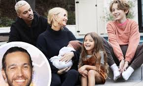 Born peter lewis kingston wentz iii on 5th june, 1979 in wilmette, illinois, usa and educated at north shore country day. Ashlee Simpson Wishes Son Bronx By Pete Wentz A Happy 12th Birthday Daily Mail Online