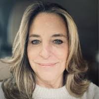 Lisa Marmon's Instagram, Twitter & Facebook