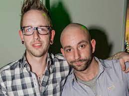 Seiler und speer ist eine österreichische band aus bad vöslau, die seit 2014 aus dem komiker und schauspieler christopher seiler und dem filmemacher bernhard speer besteht. Nach Eklat Seiler Und Speer Bringen Dreckige Lieder Raus