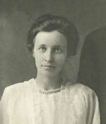 Stella Oakes's Instagram, Twitter & Facebook