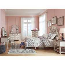 Elevating the art of traditional cottage styling, the realyn twin upholstered bed is her dream bedroom retreat realized. Signature Design By Ashley Realyn Twin Button Tufted Panel Bed In Chipped White Nebraska Furniture Mart