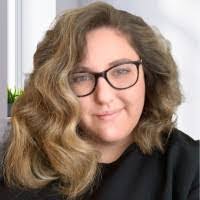 Elaine Stowell's Instagram, Twitter & Facebook