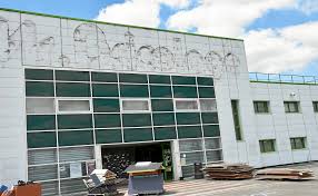 Leroy merlin supports people all around the world improve their living environment and lifestyle, by helping everyone design the home of their dreams and above all, to achieve it. Le Telegramme Pontivy Zone De La Niel Un Leroy Merlin A La Place De Mr Bricolage