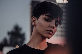 And thanks to audrey hepburn in roman nowadays, pixie cuts remain popular because of the large variety of lengths and modern styles that suit all hair and face types. Pixie Cut Alles Uber Den Elfengleichen Kurzhaarschnitt Otto