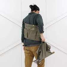 land b c ランド ビーシー sacoche apron サコッシュ エプロン サンド ガーデニングやdiy キャンプなどのアウトドアはもちろん アトリエやキッチンなどインドアでも様々なシーンで活躍するハーフ丈のエプロン 釣り ファッション アウトドアファッション