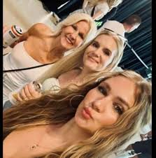 Check out this dreamy 840 sq. ft. front porch model 😍 #ClaytonHomes  #manufacturedhomes #modularhomes #mobilehome #singlewide #tinyhome  #tinyhouse #mobilehomeliving #downsizing #smallhome #hometour #housetour