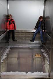 Elevator Illusion Shocks Unsuspecting London Shoppers Street Art Illusions Pavement Art Amazing Street Art