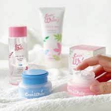 Belanja online di jakmall.com, pasti aman dan terpercaya. 10 Skincare Set Agar Wajah Glowing Dari Produk Lokal Sampai Korea