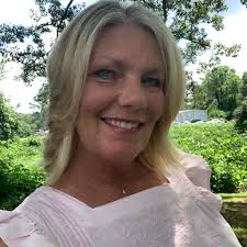 What happened at the store by the Hut? Taped off! Cops errrywhere