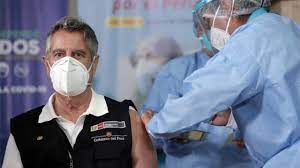 Perú incluyó a las personas mayores de 85 años en la campaña de vacunación, luego del escándalo de vacunación irregular de varios altos cargos. Coronavirus En Peru El Escandalo Por Las Vacunas De Covid 19 Que Forzo La Renuncia De Dos Ministros Y Una Investigacion Contra El Expresidente Vizcarra Bbc News Mundo