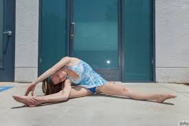 There is some evidence that regular static stretching outside periods of exercise may increase power and speed. Flexible Babe Willow Leland Stretching Flashing Her Panties In Public Amateur Ba R18hub