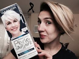 Si les pigments colorants ne couvrent pas vos cheveux blancs, vous devrez utiliser des soins ciblés. Cheveux 1ere Impression Perle D Argent De Garnier Youtube