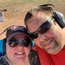 Who makes Neet shooting gloves and how to contact them?