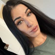 Sheri Bingham's Instagram, Twitter & Facebook